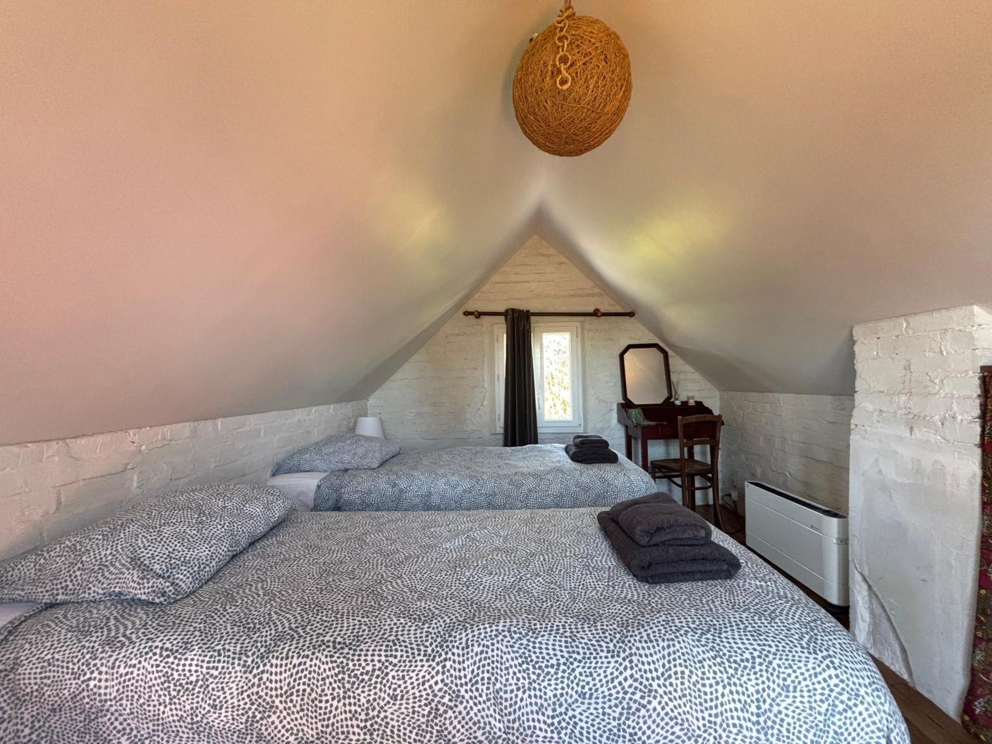 Maison De Campagne Lumineuse Spacieuse Dans Impasse Au Calme A Proximite D'Un Chateau Deux Verandas Grand Jardin Cabane Pour Velos, Pres Port En Bessin Et Bayeux, Proche Plages Du Debarquement Commes 外观 照片