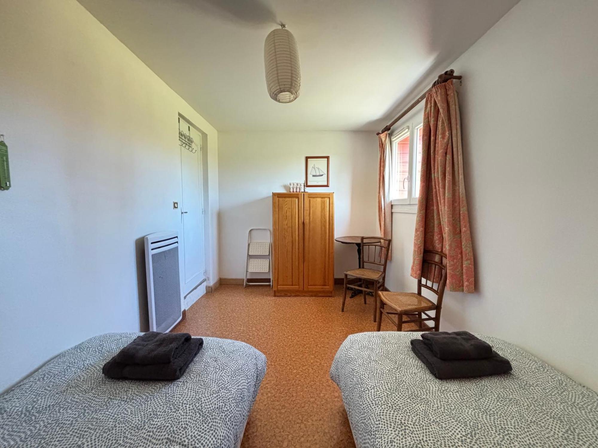 Maison De Campagne Lumineuse Spacieuse Dans Impasse Au Calme A Proximite D'Un Chateau Deux Verandas Grand Jardin Cabane Pour Velos, Pres Port En Bessin Et Bayeux, Proche Plages Du Debarquement Commes 外观 照片
